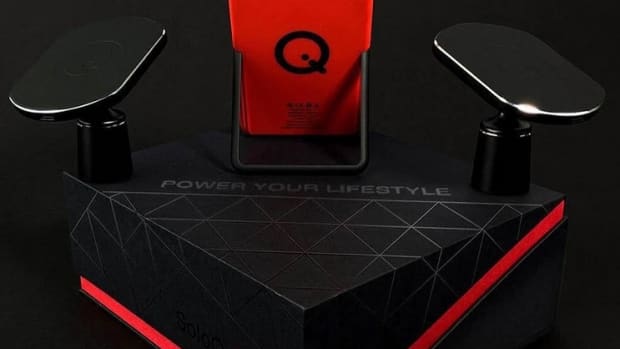 the-soloqi-360-charging-bundle-gives-your-phone-a-wireless-power-high
