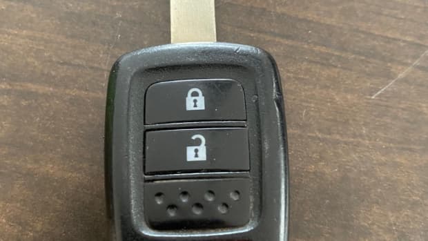 how-to-replace-the-battery-in-your-cars-remote-control-key