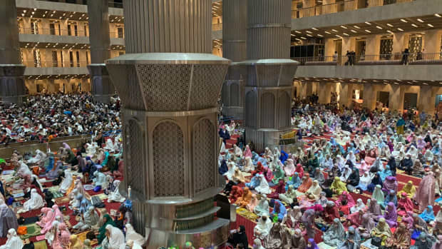 energy-efficient-eco-friendly-building-mosque-islam-istiqlal