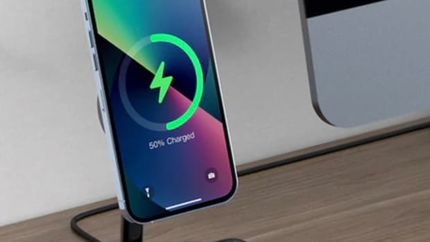 the-zike-2-in-1-magsafe-wireless-charger-is-both-fast-and-cool