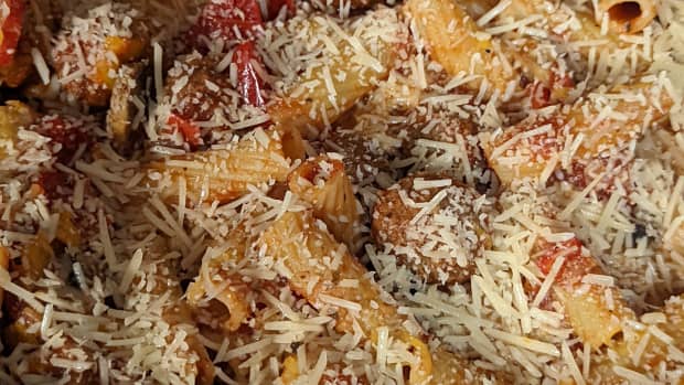 noodles-coated-with-a-maximized-tomato-sauce