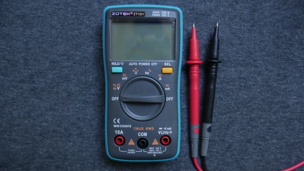 test-car-battery-with-multimeter