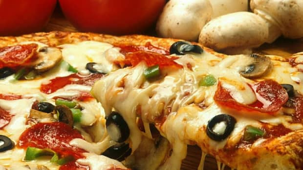 cooking-easy-and-delicious-pizza-at-home