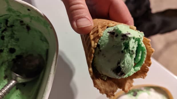 waffle-cone-filled-with-mint-ice-cream