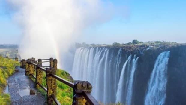 how-to-survive-victoria-falls-like-a-pro
