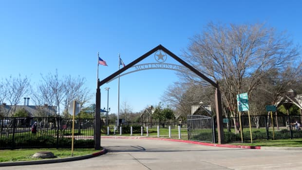 mcclendon-park-in-houston-exercise-play-and-learn