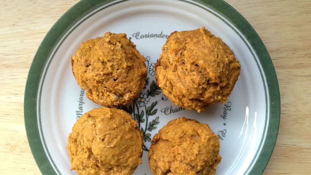 healthy-pumpkin-spice-muffins-with-delicious-toppings