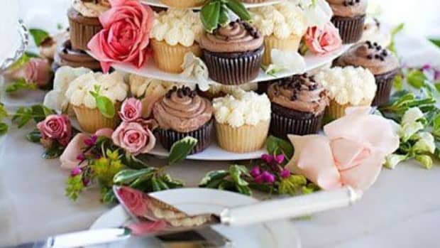 cupcakes-are-replacing-traditional-wedding-cakes