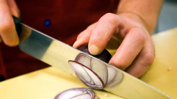how-to-chop-onions-without-crying