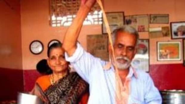 the-incredible-travel-story-of-a-poor-wayside-tea-seller-in-kerala