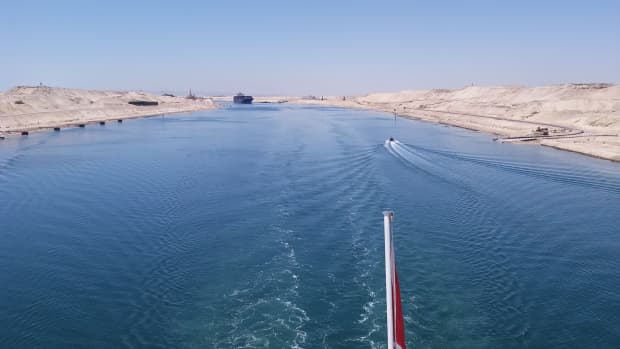 travel-experience-crossing-the-suez-canal-egypt