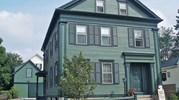 the-haunted-lizzie-borden-house