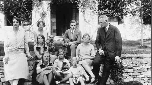 the-mitford-sisters-who-scandalized-society