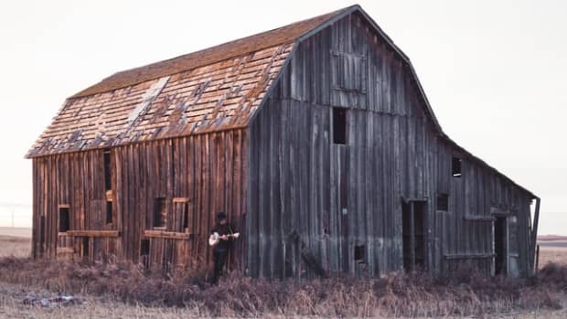 old-rusty-barn