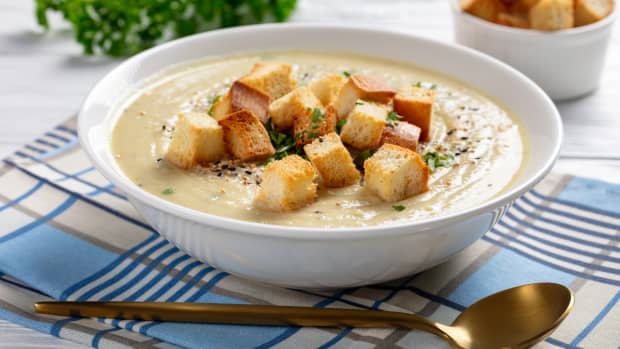 Simple Recipe for 'Roasted Garlic Soup' Is a Cozy Bowl of Comfort ...