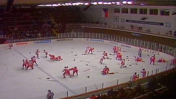 punch-up-in-piestany-the-infamous-20-minute-hockey-brawl