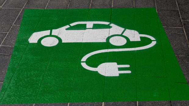 why-cant-electric-car-charge-itself-while-driving