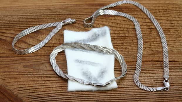 An Inexpensive, Nontoxic and DIY Way to Polish Silver - Simplified  BeeSimplified Bee