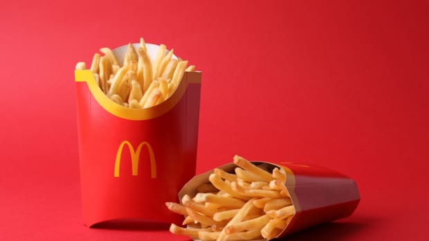 Bride's Iconic 'French Fry' Moment at Her Wedding Even Has 'McDonald's ...