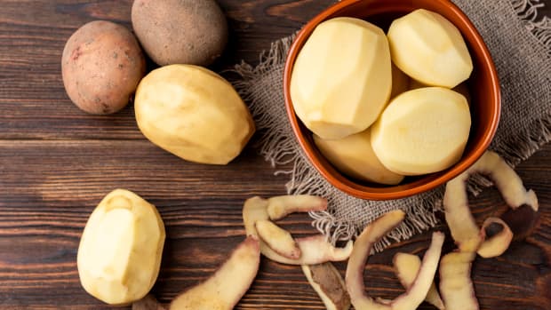 This Mind-Blowing Potato-Peeling Hack Doesn't Even Use a Vegetable