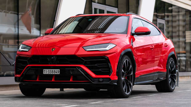 The Internet Is Going Wild Over This Man’s Lamborghini Urus Review