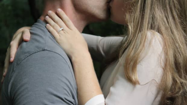 What Will My First Kiss Feel Like? 10 Things to Expect - PairedLife