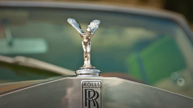 Car Reviewer Breaks Down Why the Rolls-Royce Spectre Is a Car for the Ages
