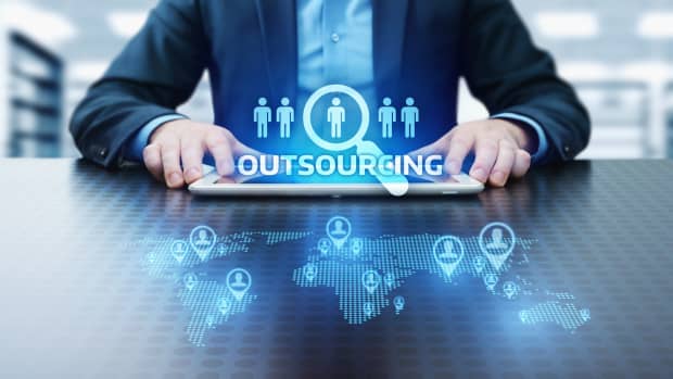 outsourcing-in-business-advantages-and-disadvantages