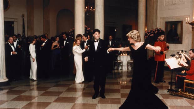the-style-of-princess-diana-the-queen-of-hearts-who-mastered-the-language-of-fashion
