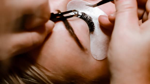 hybrid-lashes-vs-classic-lashes