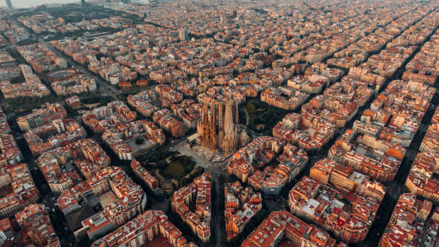 barcelona-a-modern-city-that-lives-its-history-everyday