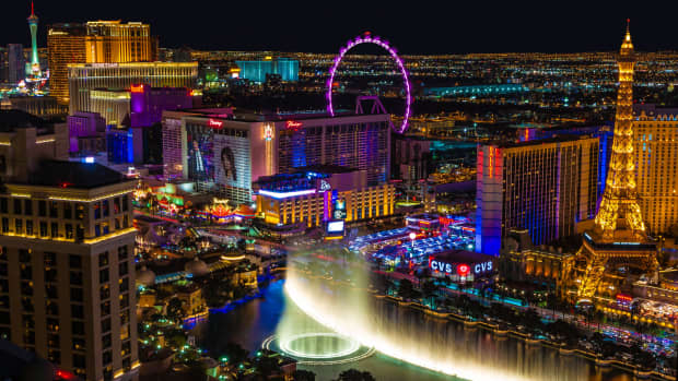 Scary Video Shows Ceiling Collapsing in Luxury Las Vegas Hotel -  WanderWisdom News