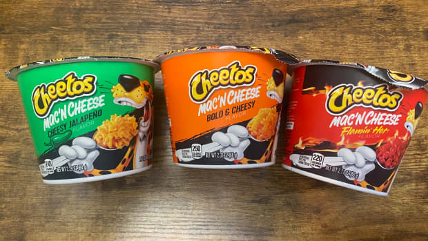 my-review-of-every-flavor-of-cheetos-mac-cheese