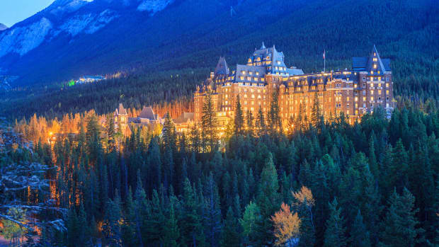 A shot of the Fairmont Banff Springs resort at night