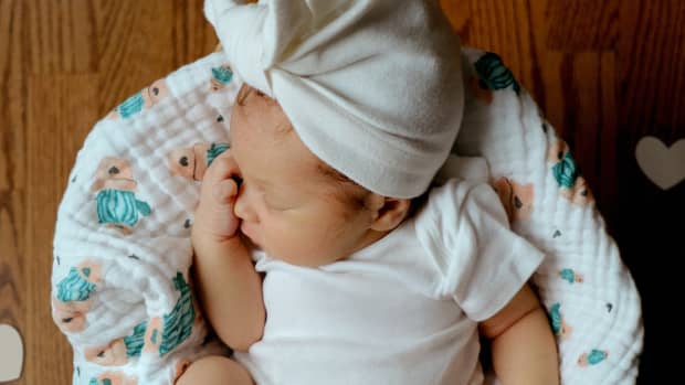 how-to-safely-dress-and-undress-a-newborn