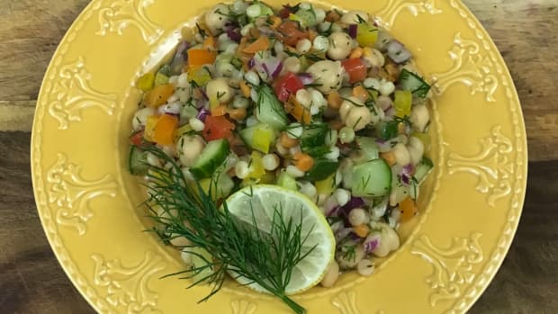 mediterranean-couscous-salad-with-chickpeas-and-fresh-dill