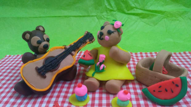 make-this-play-doh-picnic-basket-with-food-and-everything-you-need-for-a-teddy-bear-picnic-complete-with-frosted-cakes