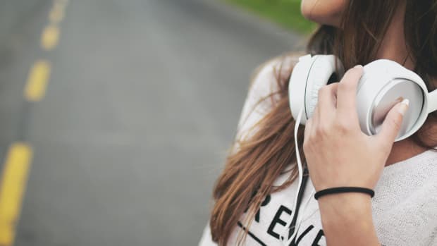 earn-money-listening-to-music