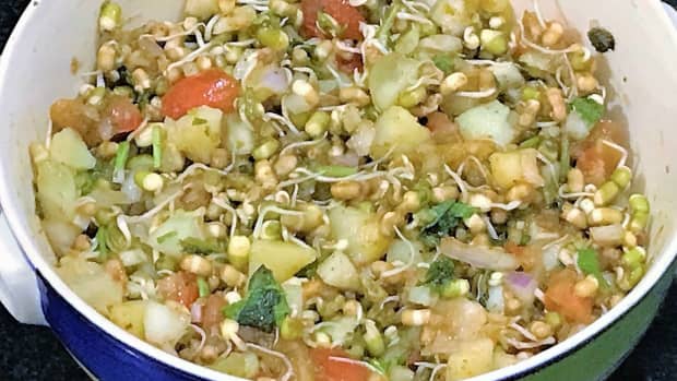sprouted-moong-dal-and-moth-dal-chaat-recipe-indian-street-food