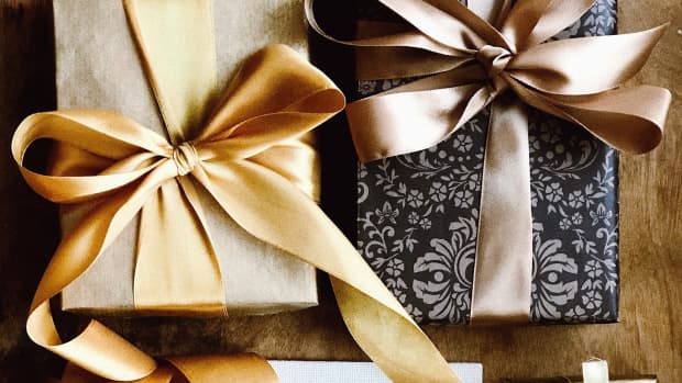 holiday-gift-ideas-for-friendship-or-love