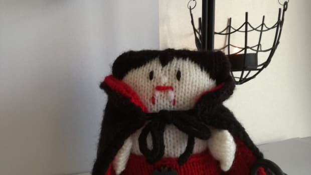 knitted-dracula-dool-with-pattern