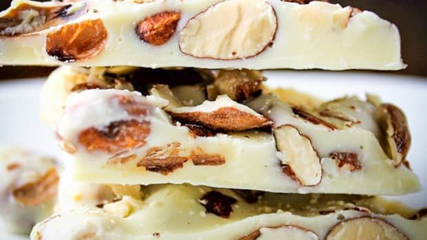 best-5-minute-white-chocolate-almond-bark-ever