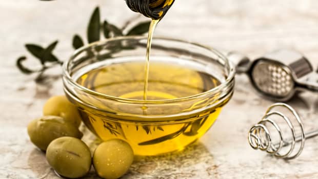 10-surprising-benefits-of-drinking-olive-oil-before-bed