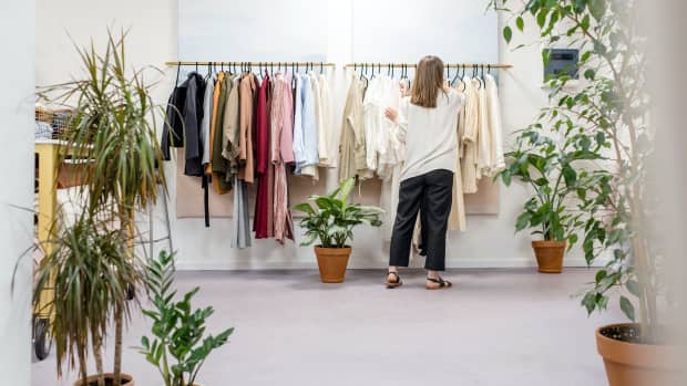 cheap-closet-building-a-minimalist-capsule-wardrobe-checklist