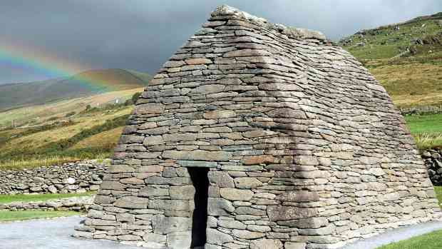 gallarus-oratory-an-early-christian-site