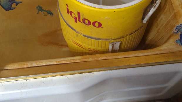 igloo-cleaning-when-its-time-to-get-the-mud-off