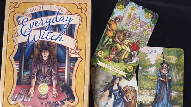 Why Keep a Tarot Journal and What to Put in it – Xia Hunt