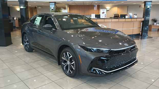 which-toyota-sedan-to-buy-vios-corolla-camry-or-crown