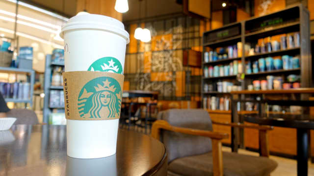 New Starbucks Stanley Cup Is Causing Chaos Everywhere - Delishably News