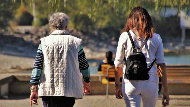 why-some-moms-get-jealous-of-their-daughters
